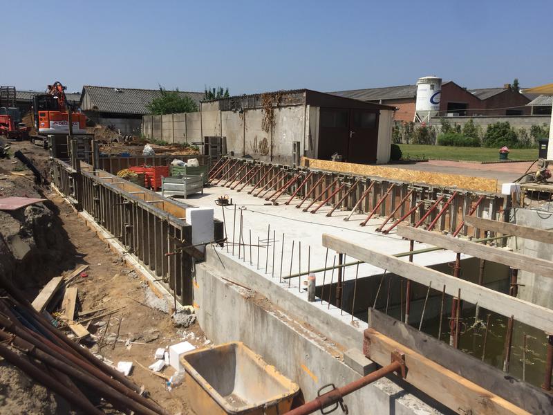 gdq foto van plaatsing betonnen vloerplaten